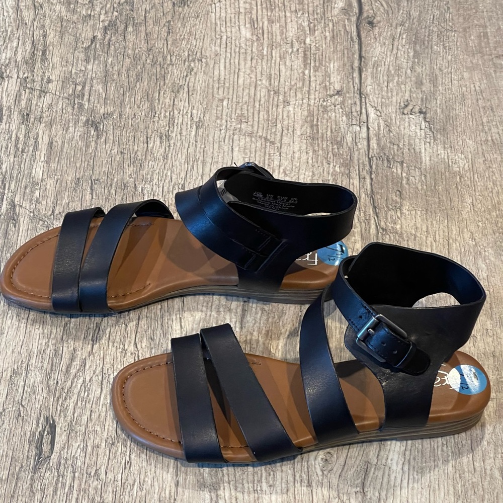 NWT Franco Sarto Black strappy sandal with 3/4 inch wedge Womens size 7 1/2